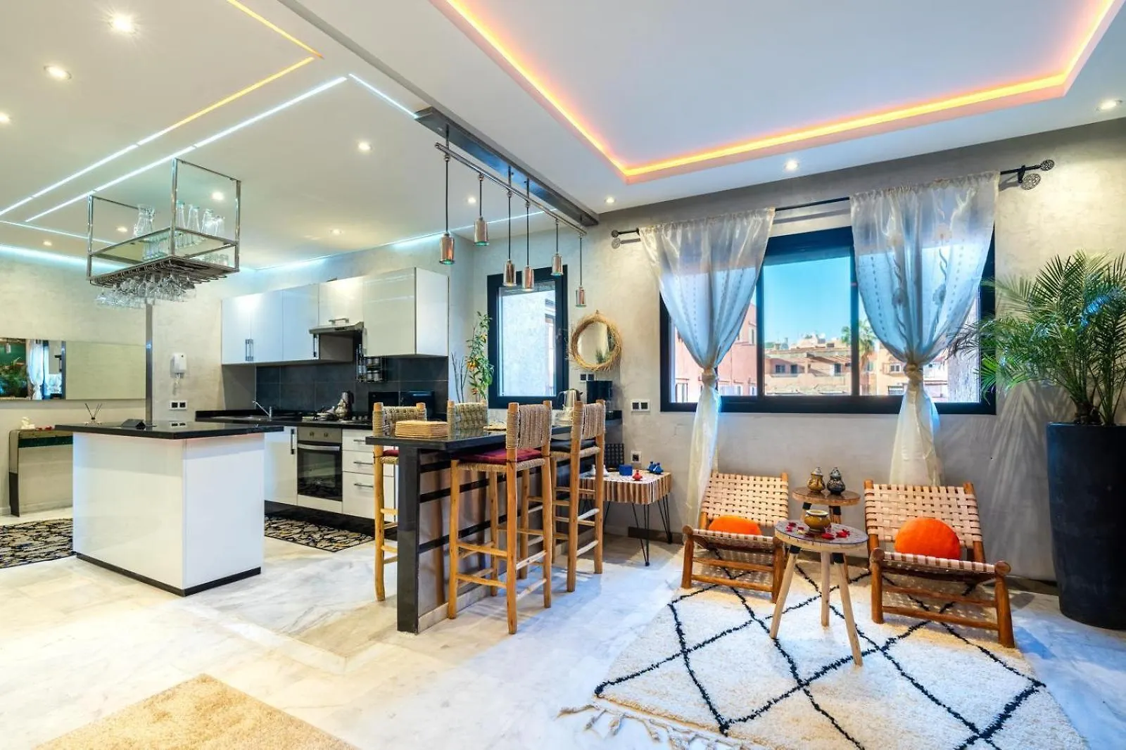 Apart Holiday Jw location